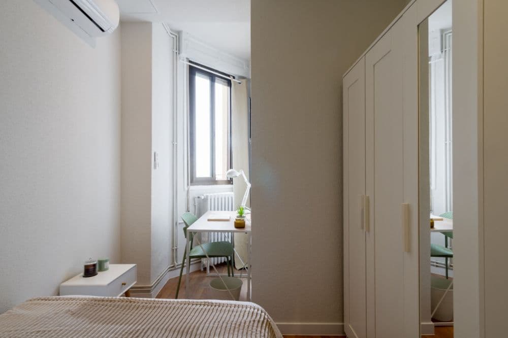 Private room in Madrid photo 2