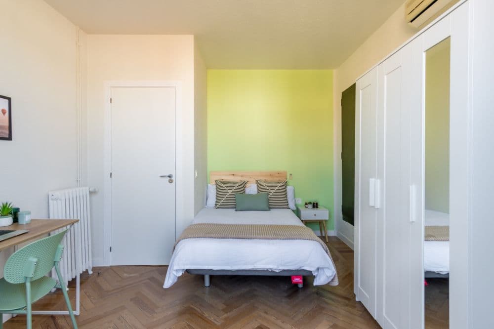 Private room in Madrid photo 3