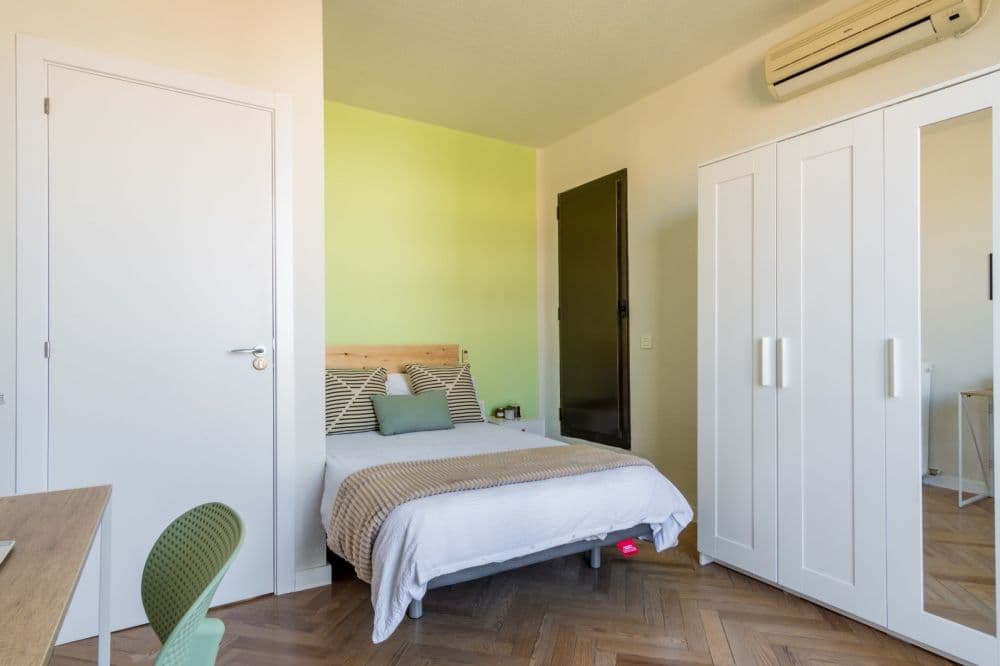 Private room in Madrid photo 2