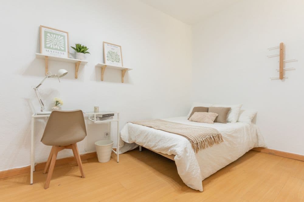 Private room in Madrid photo 3