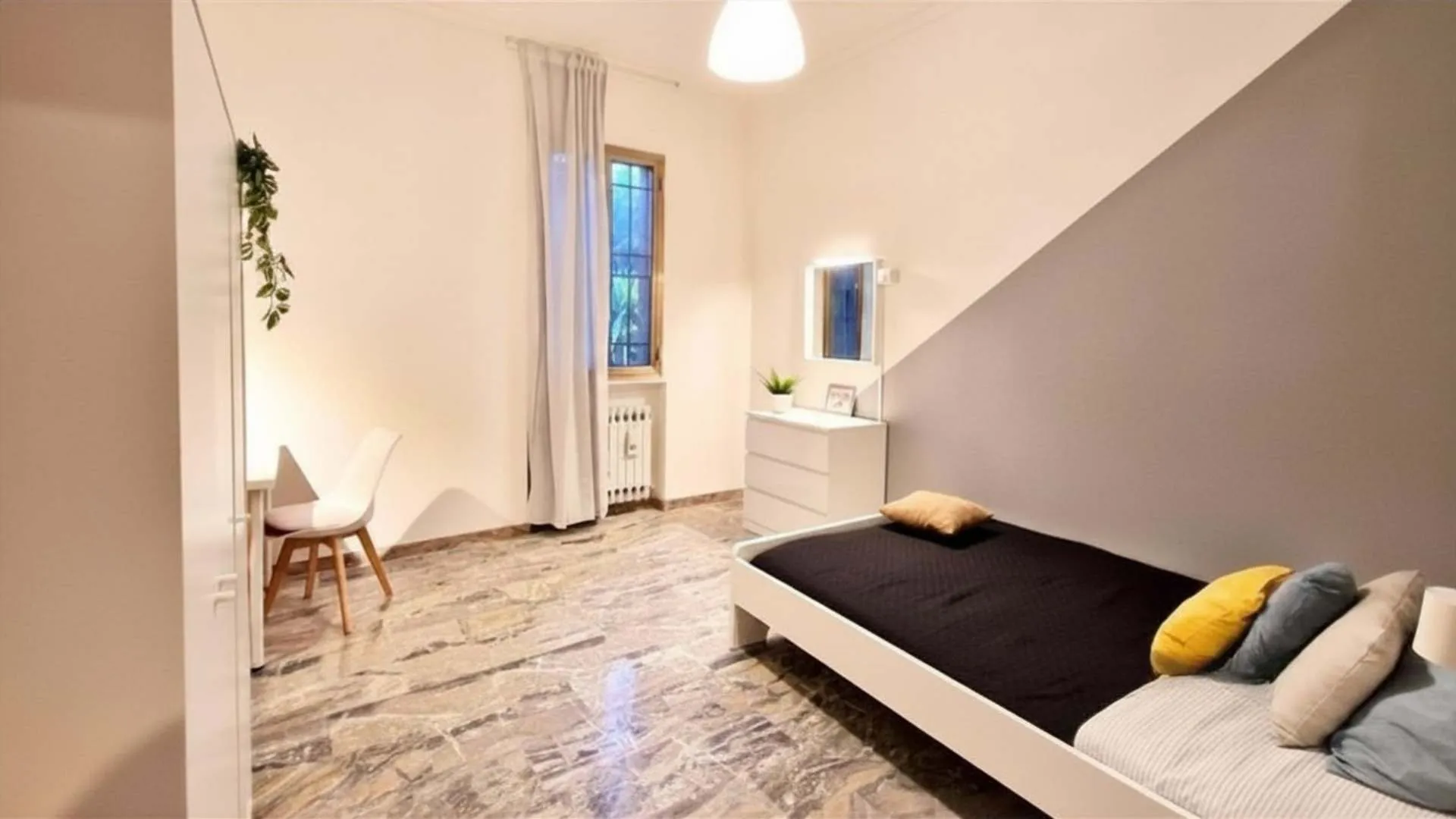 Stanza privata a Bologna